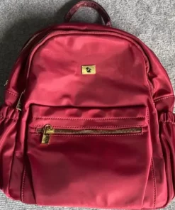 Ardilla roja mochila roja