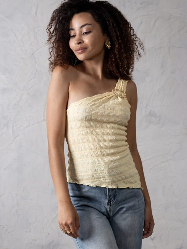 Blusa Adri color [Color] de estilo casual elegante para mujer.