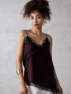 Blusa Belle para mujer con detalle de blondas y tiras finas en tela suave.