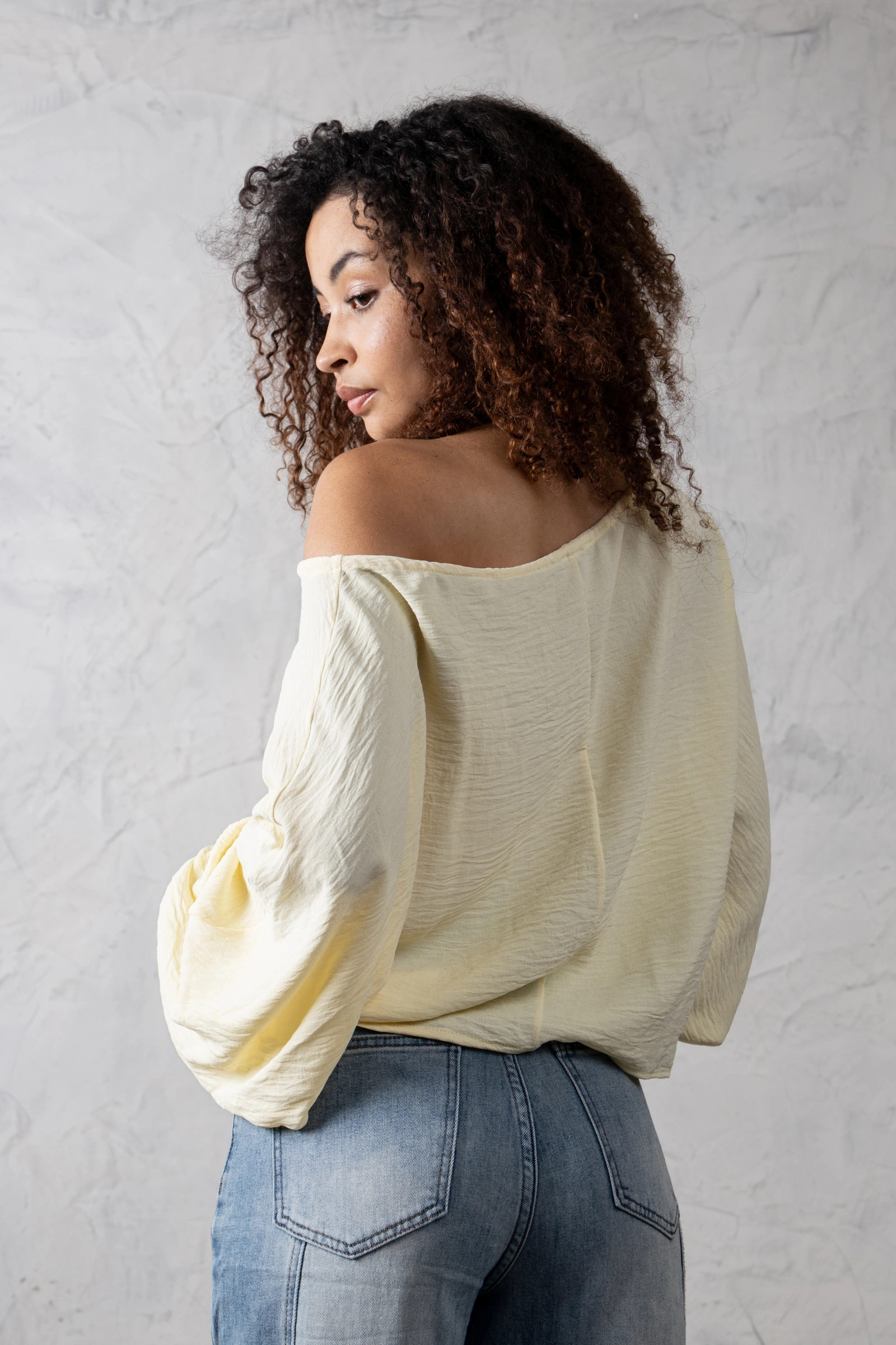 Blusa Mística: Estilo y Elegancia Temporal - Imagen 5